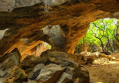 Naida Caves